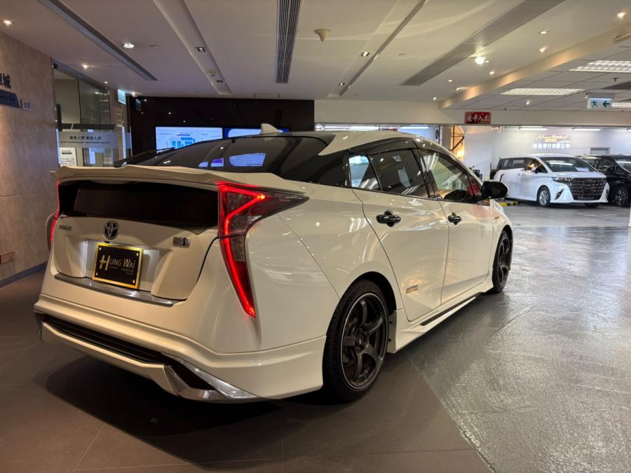 Prius 1.8 Hybrid S - Image 2